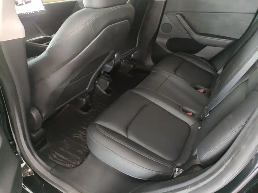 Tesla Model Y — фото 17