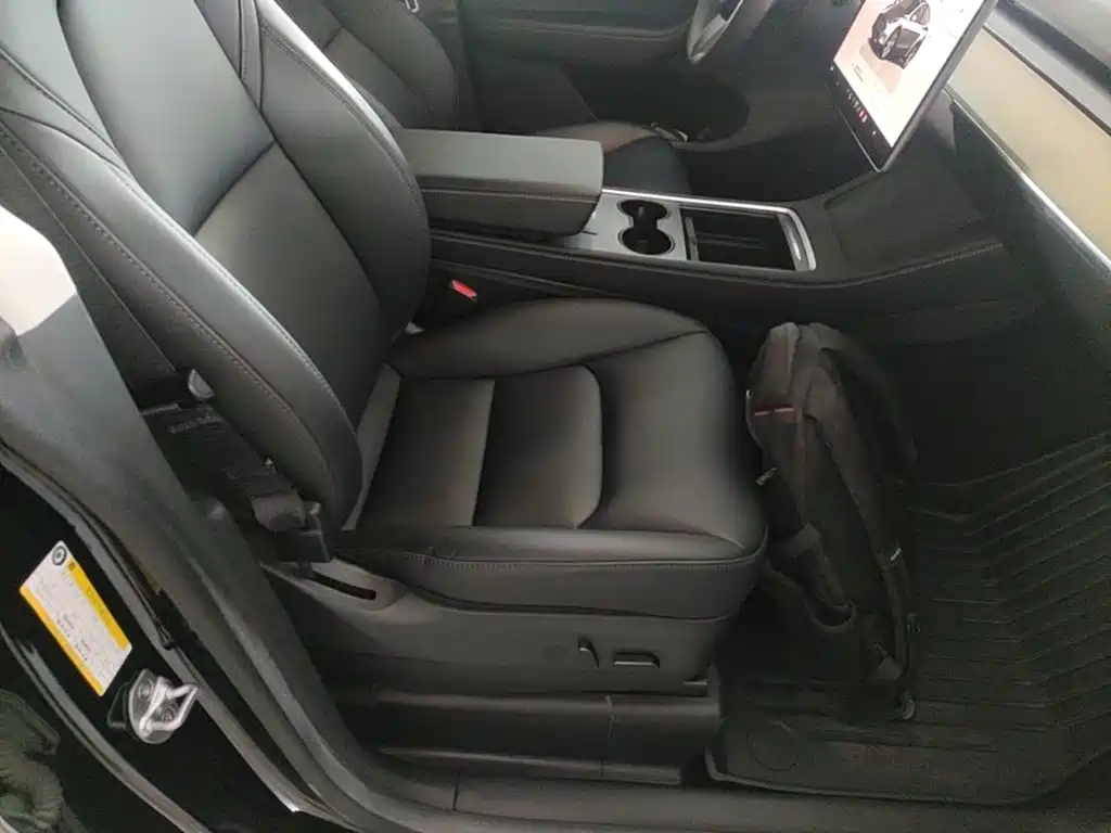 Tesla Model Y — фото 25