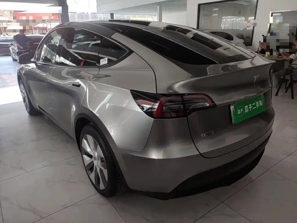 Tesla Model Y — фото 5