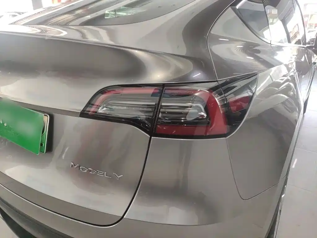 Tesla Model Y — фото 8