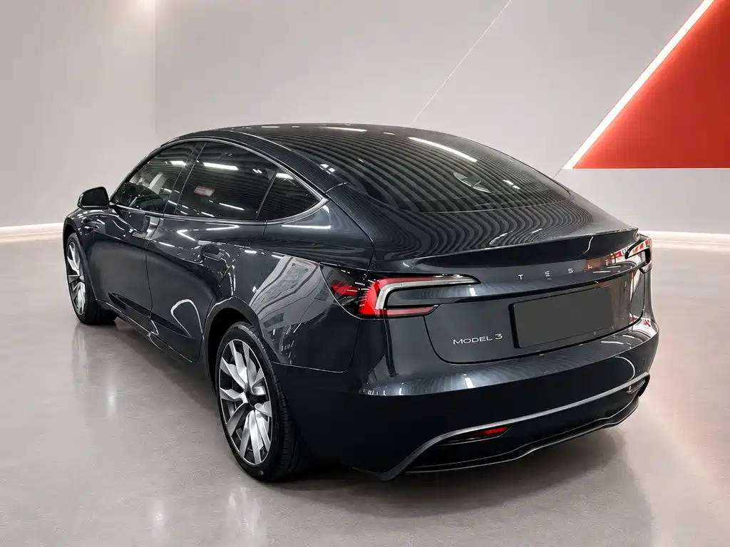 Tesla Model 3 — фото 4