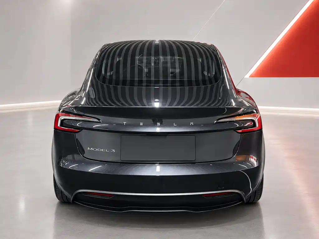Tesla Model 3 — фото 5