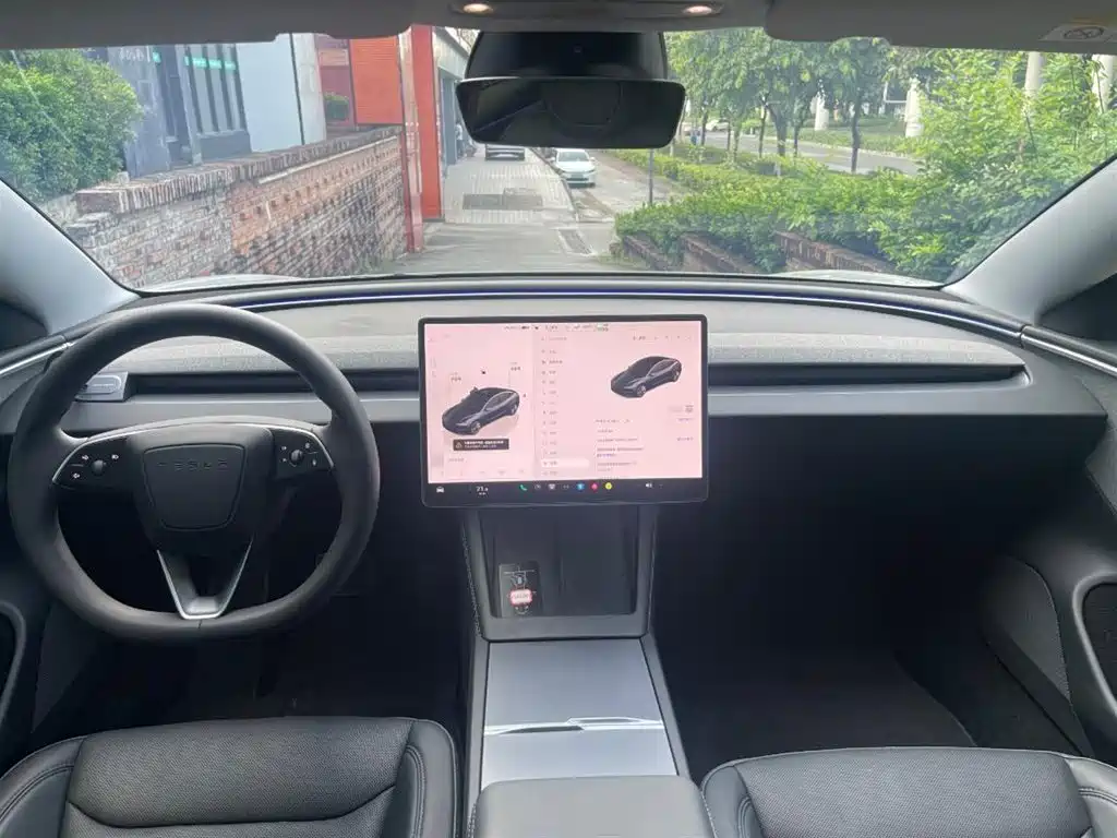 Tesla Model 3 — фото 3
