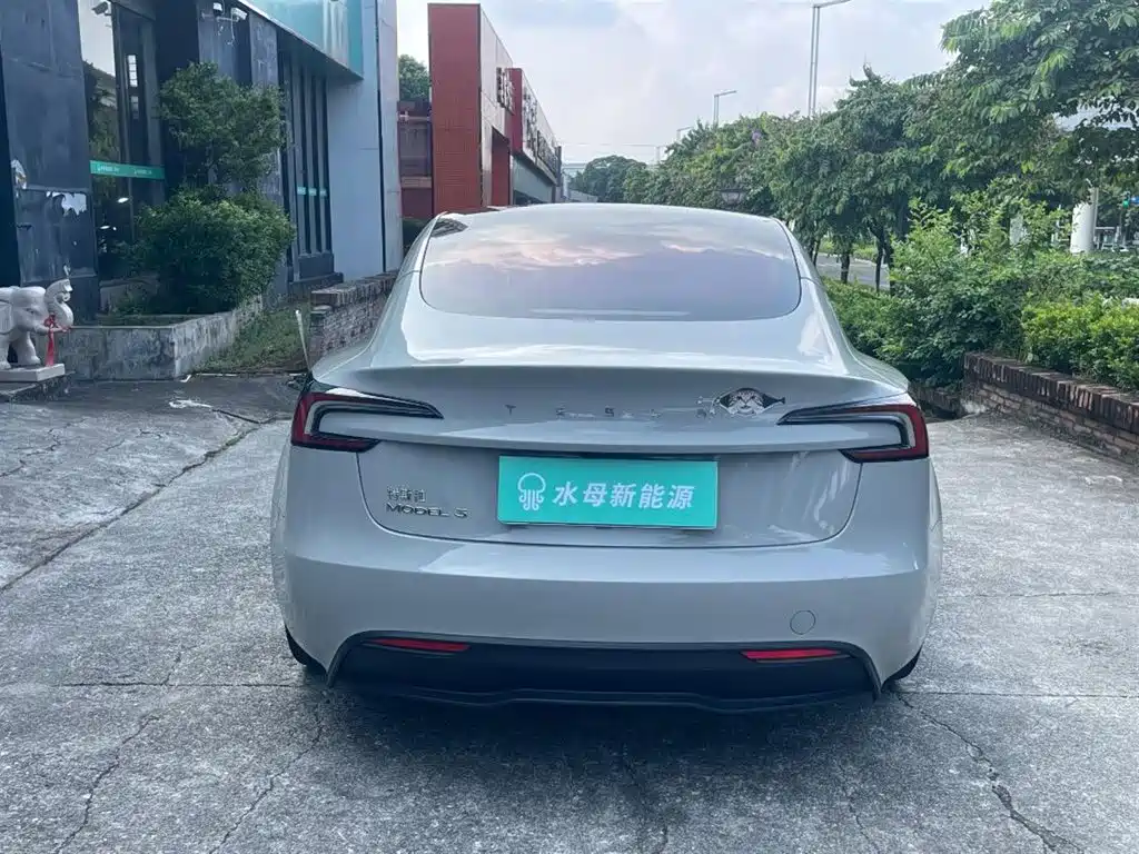Tesla Model 3 — фото 7
