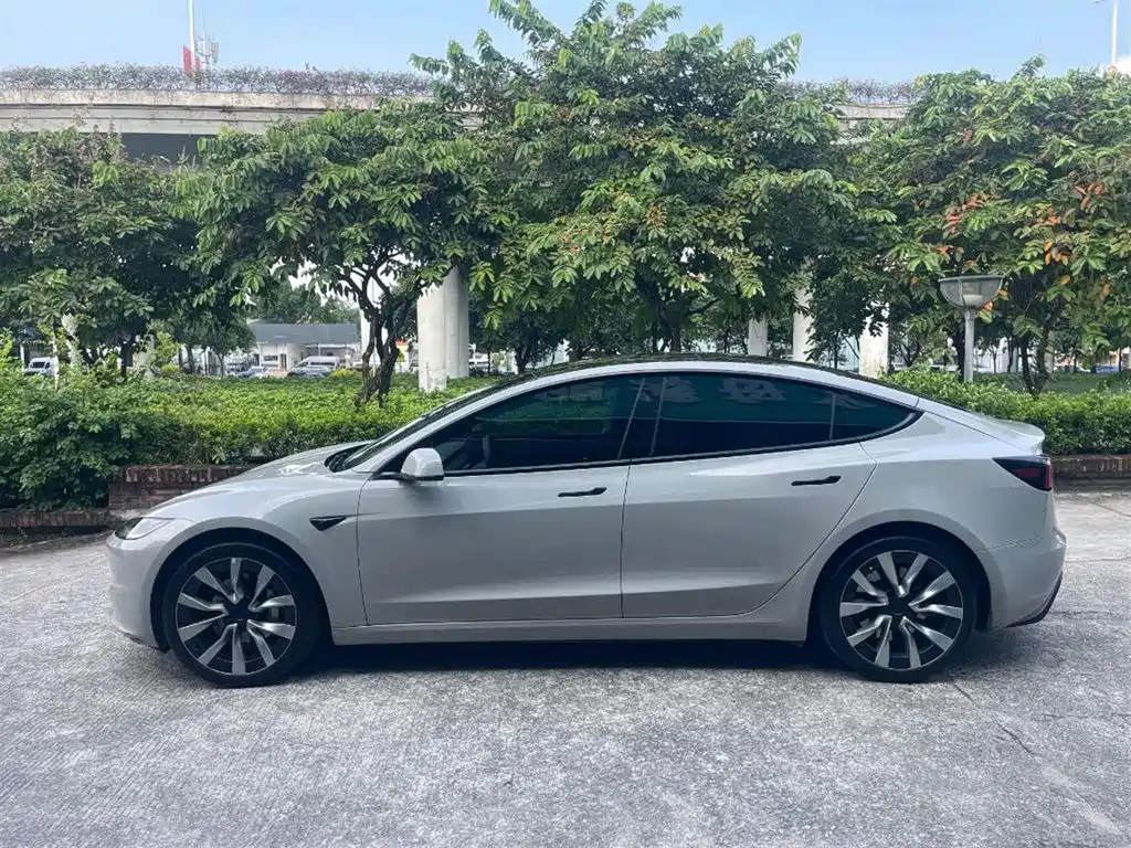 Tesla Model 3 — фото 9