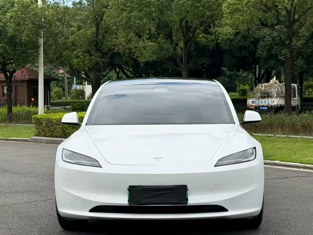 Tesla Model 3 — фото 2
