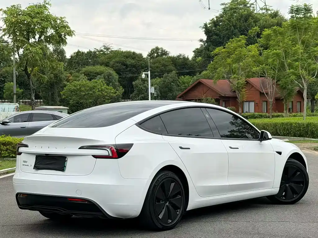 Tesla Model 3 — фото 6