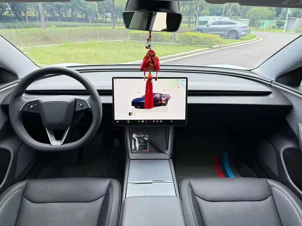 Tesla Model 3 — фото 9