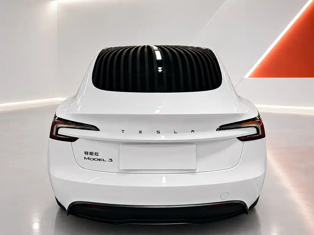 Tesla Model 3 — фото 5