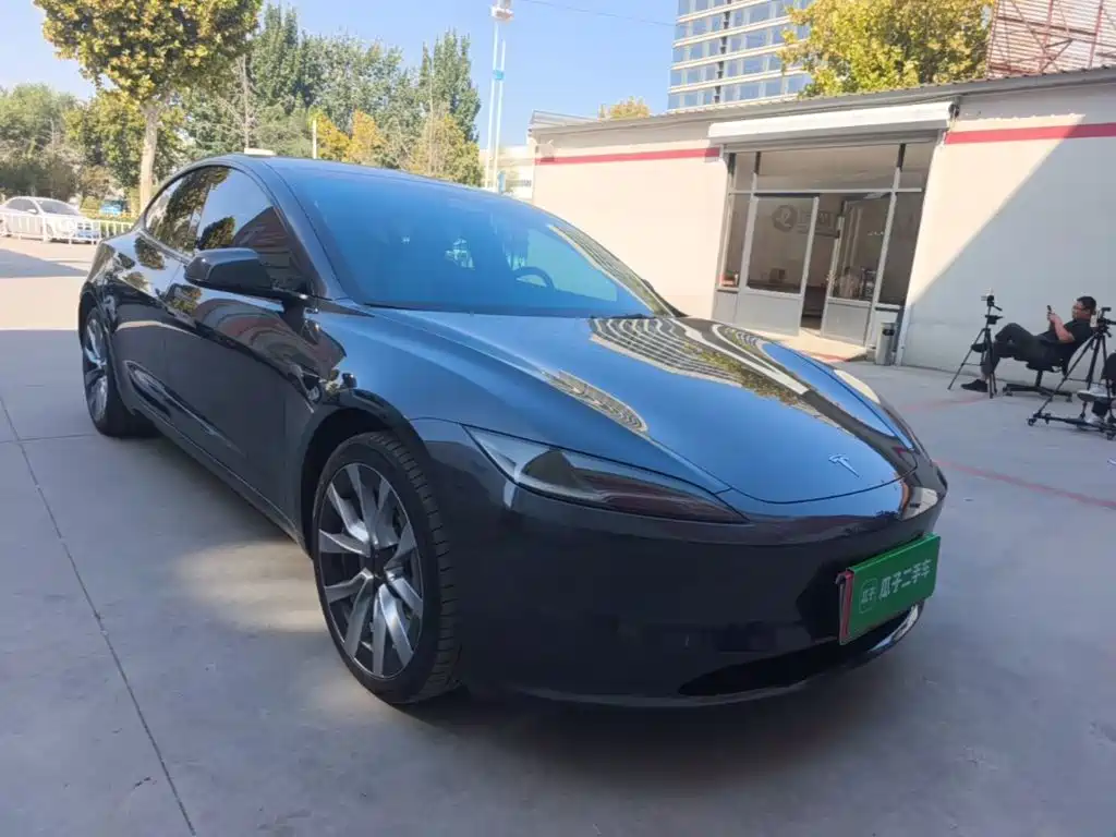 Tesla Model 3 — фото 4