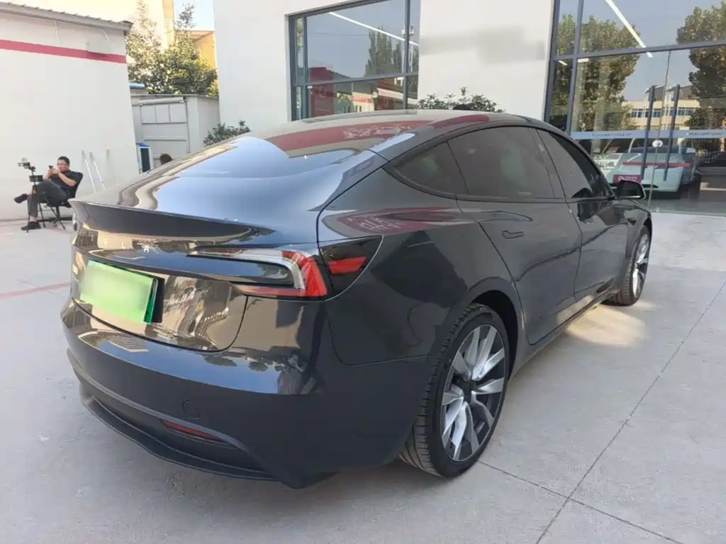 Tesla Model 3 — фото 7
