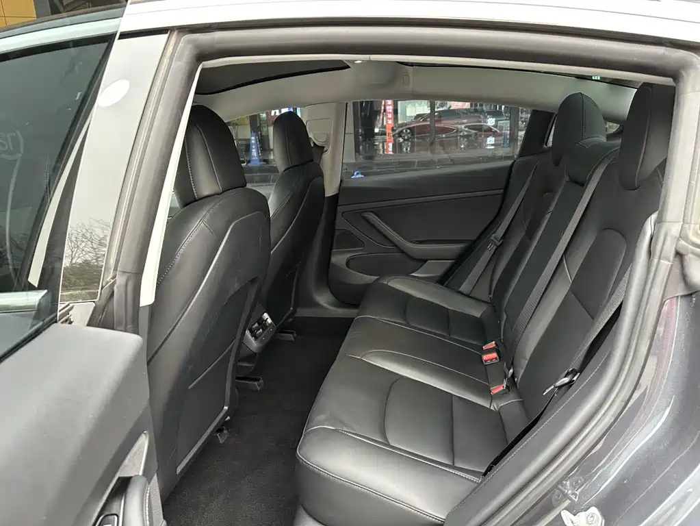Tesla Model 3 — фото 11