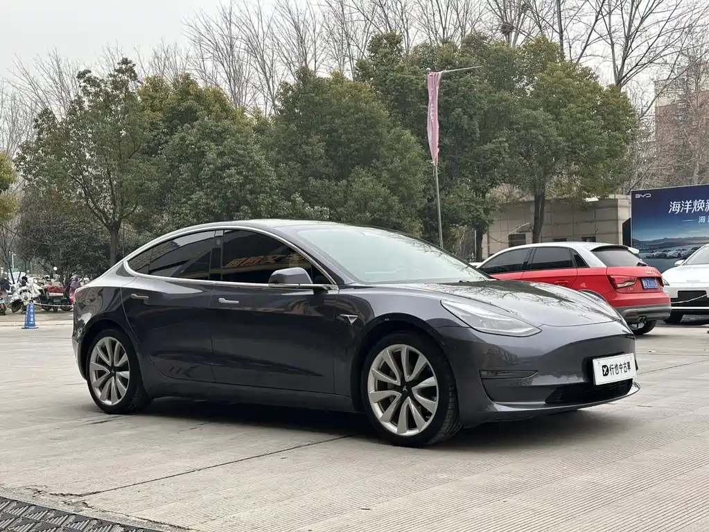 Tesla Model 3 — фото 3