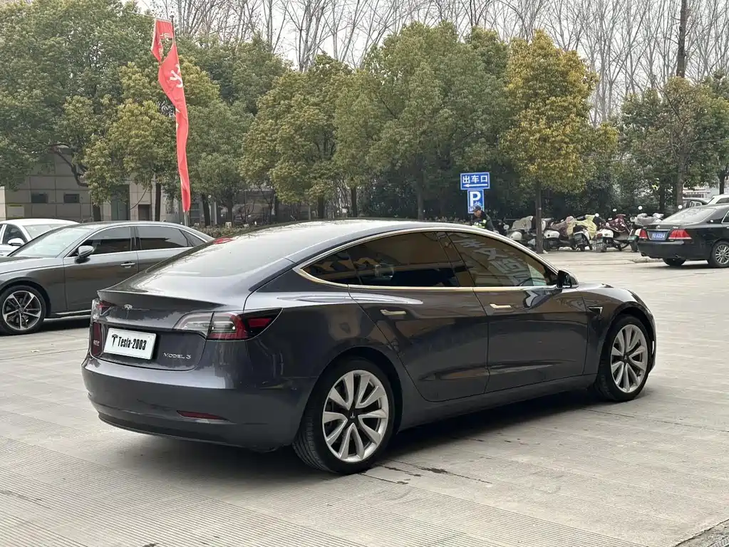 Tesla Model 3 — фото 6