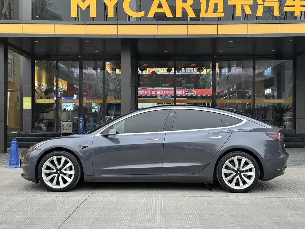 Tesla Model 3 — фото 7