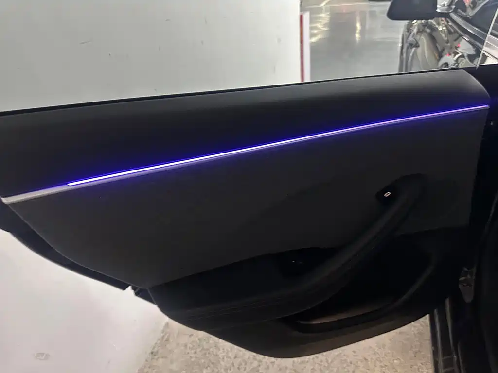 Tesla Model 3 — фото 11