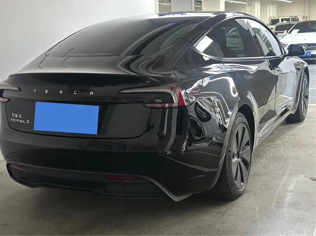 Tesla Model 3 — фото 14