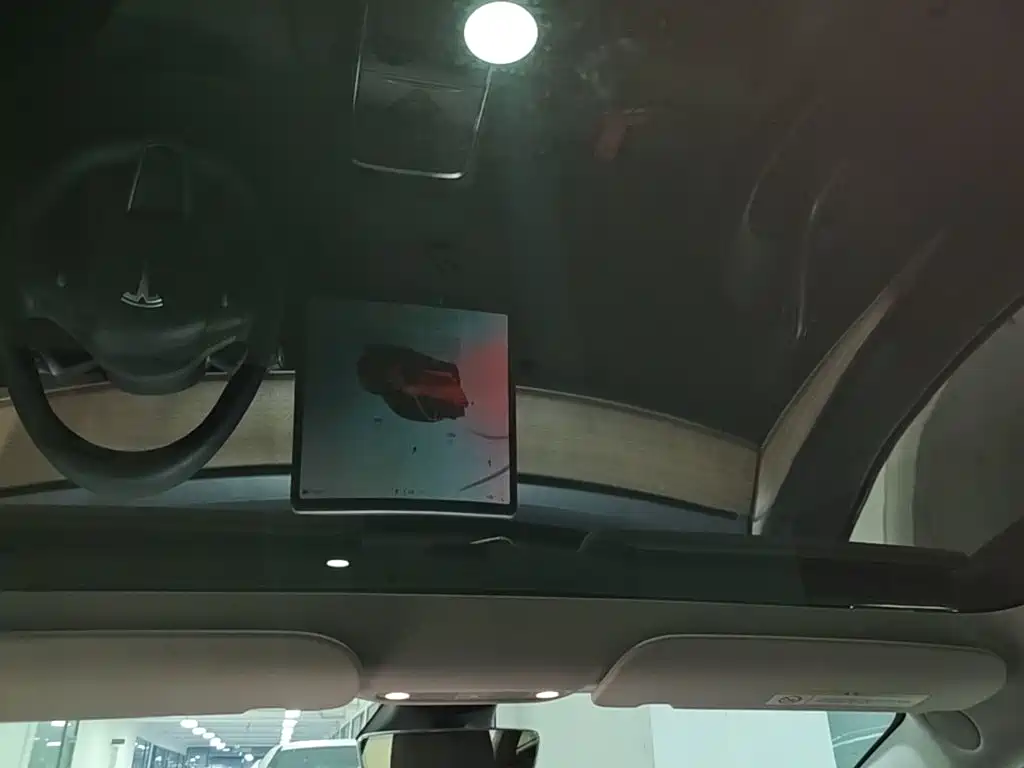 Tesla Model 3 — фото 18