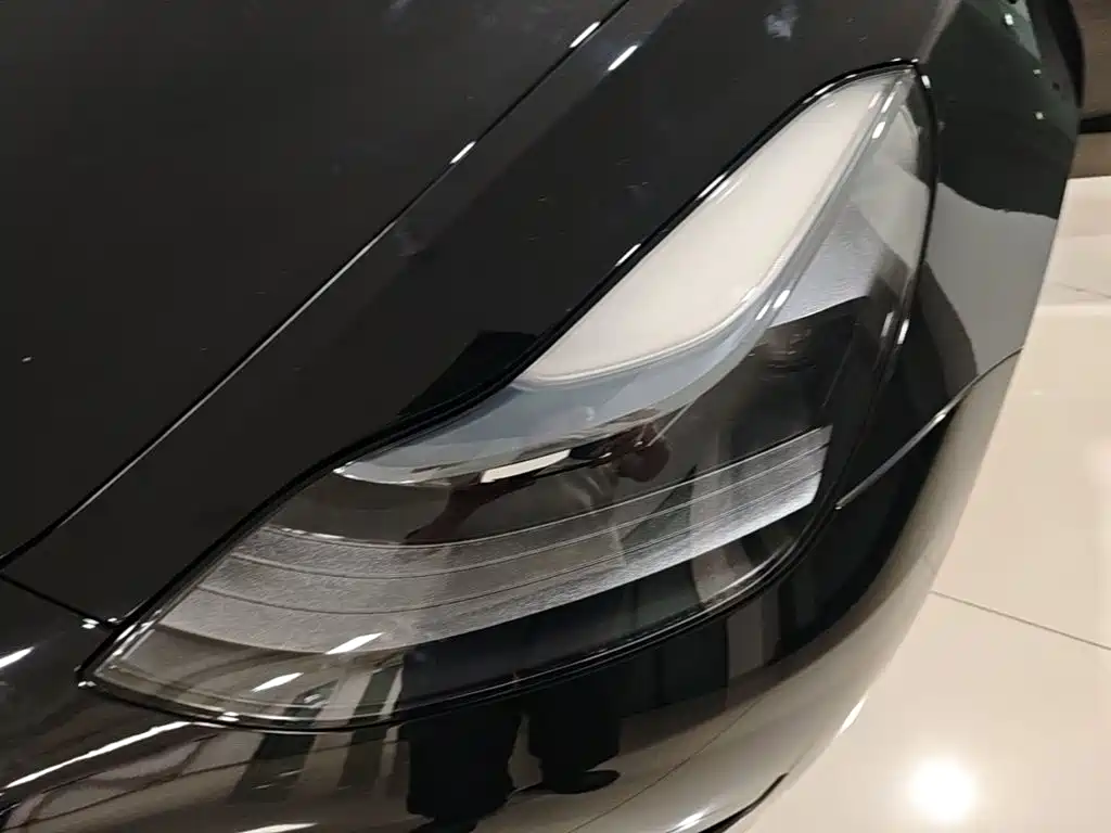 Tesla Model 3 — фото 24