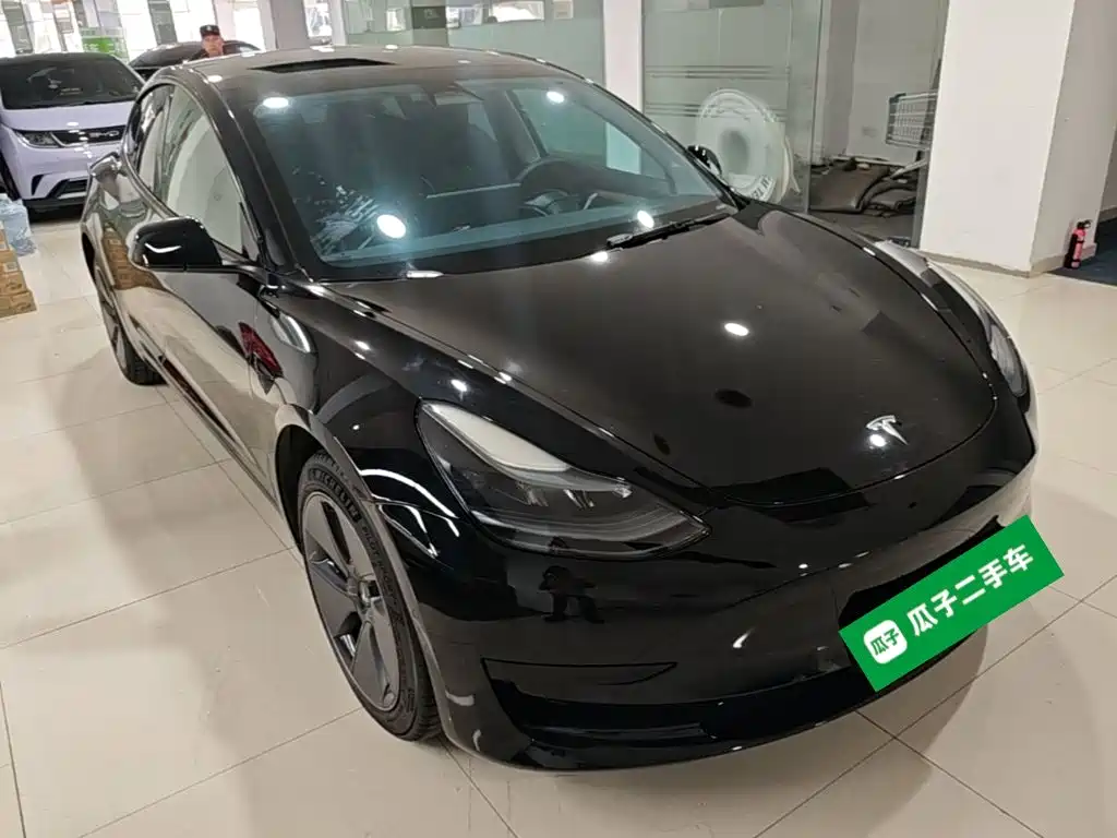 Tesla Model 3 — фото 4