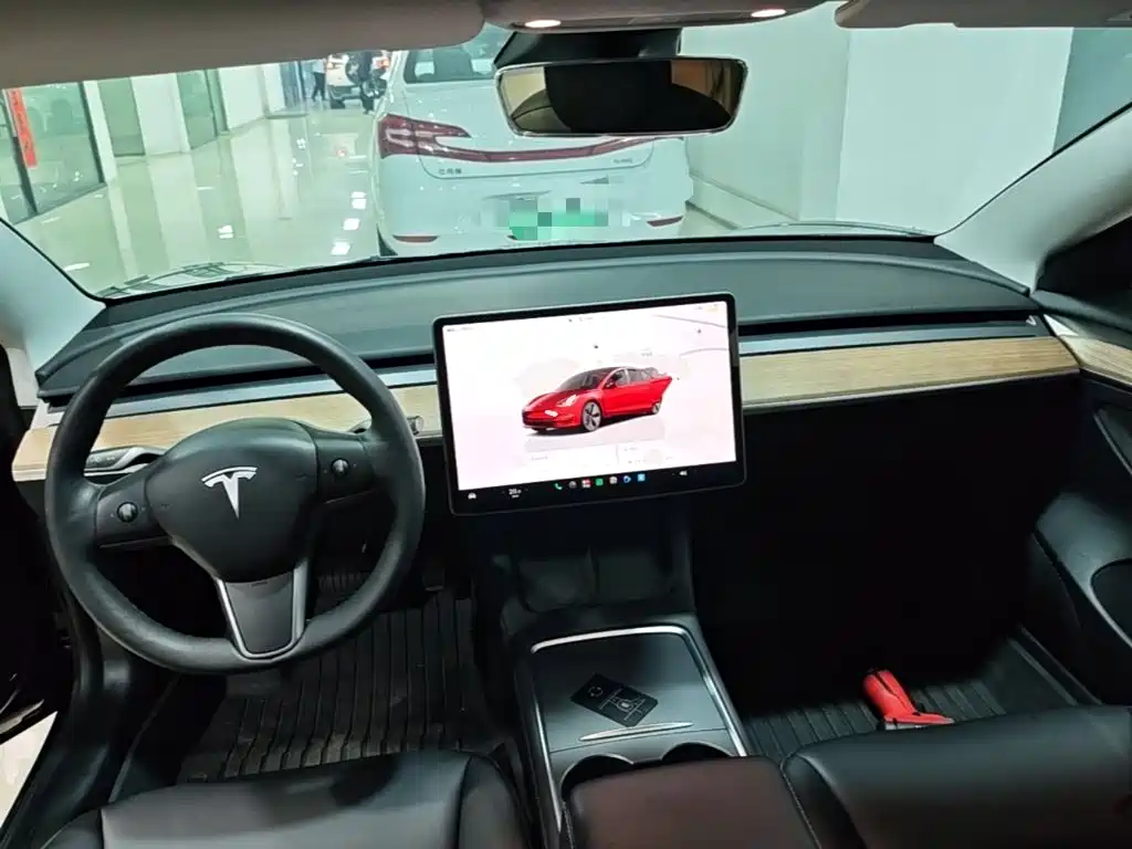 Tesla Model 3 — фото 10