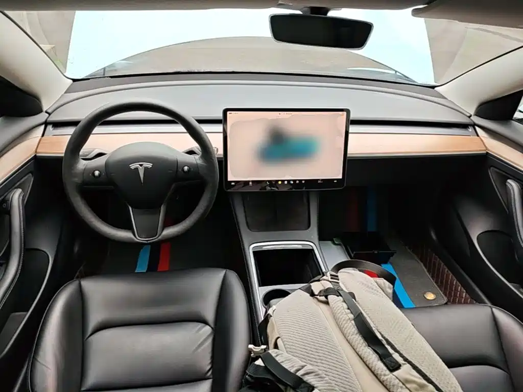 Tesla Model 3 — фото 10