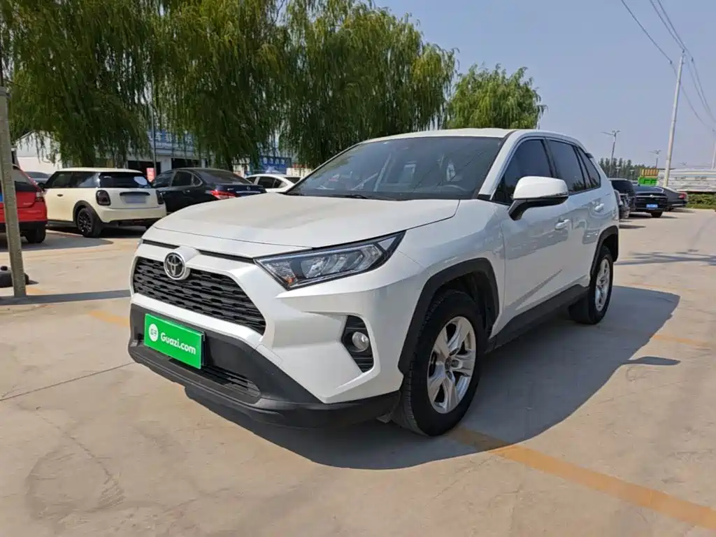 Toyota RAV4 — фото 2
