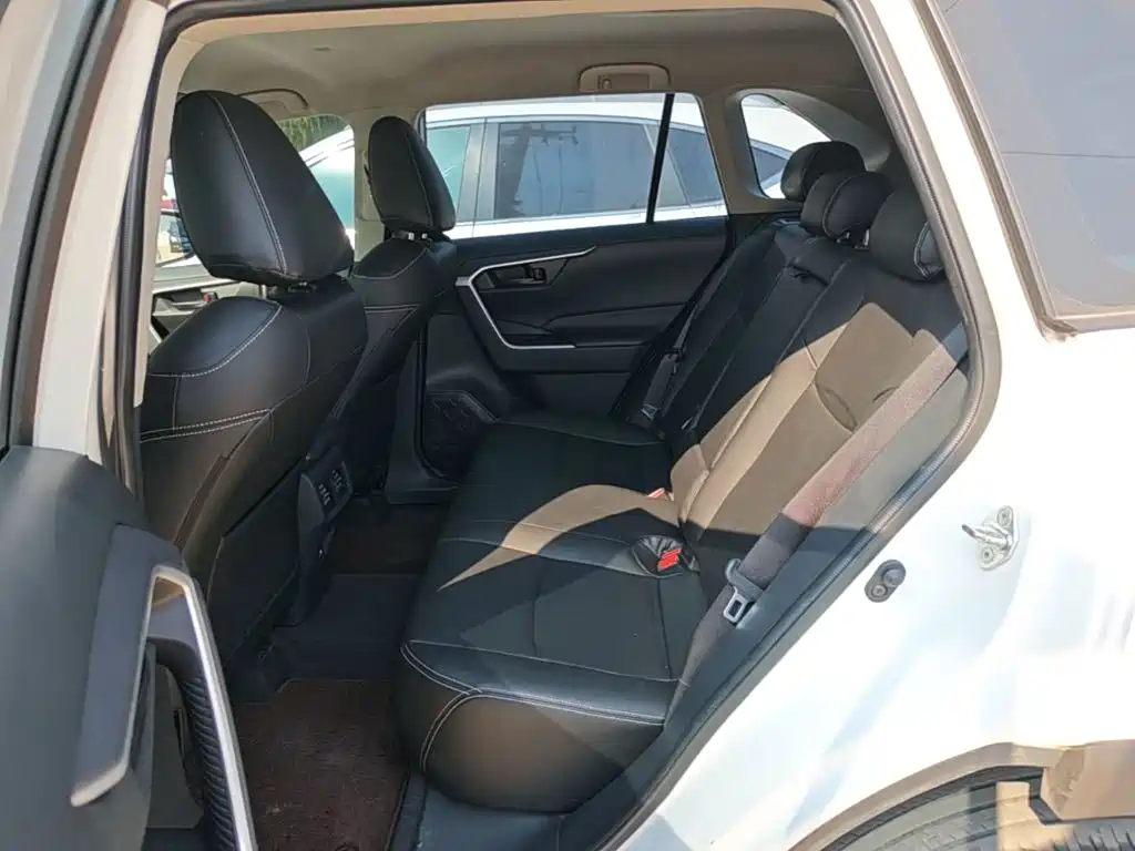 Toyota RAV4 — фото 17
