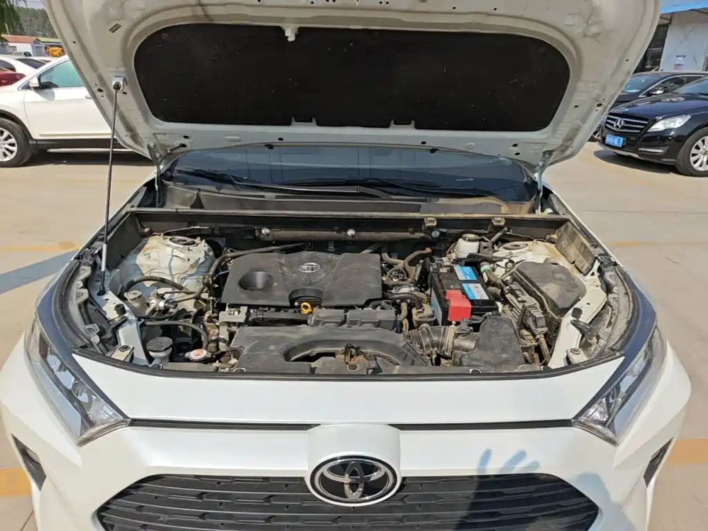 Toyota RAV4 — фото 20