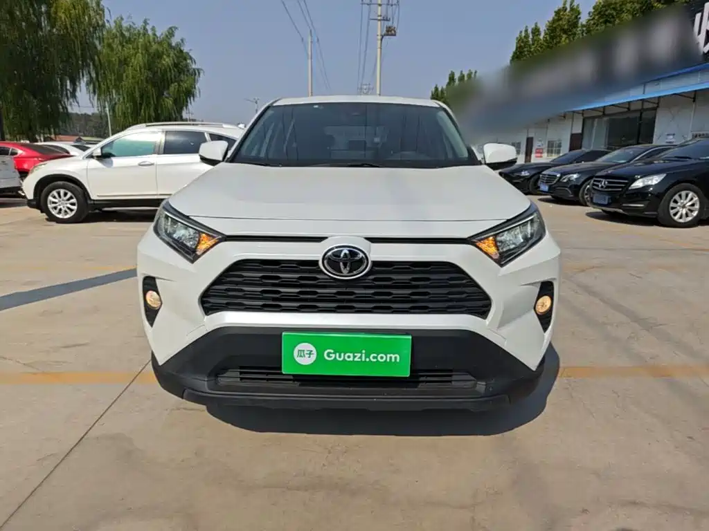 Toyota RAV4 — фото 3