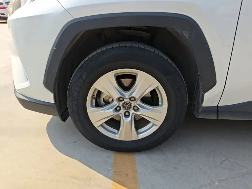 Toyota RAV4 — фото 23