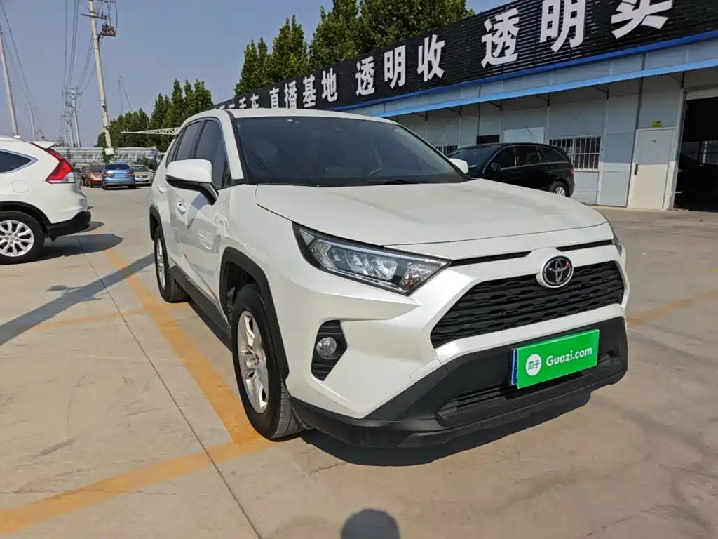 Toyota RAV4 — фото 4