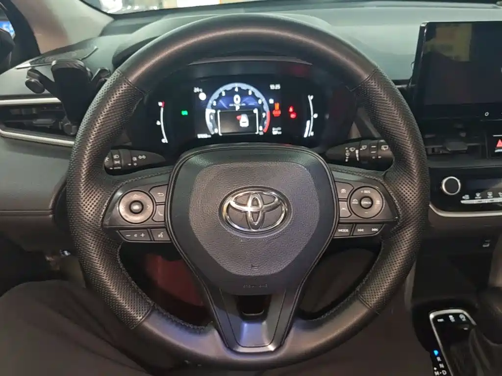 Toyota Corolla Cross — фото 11