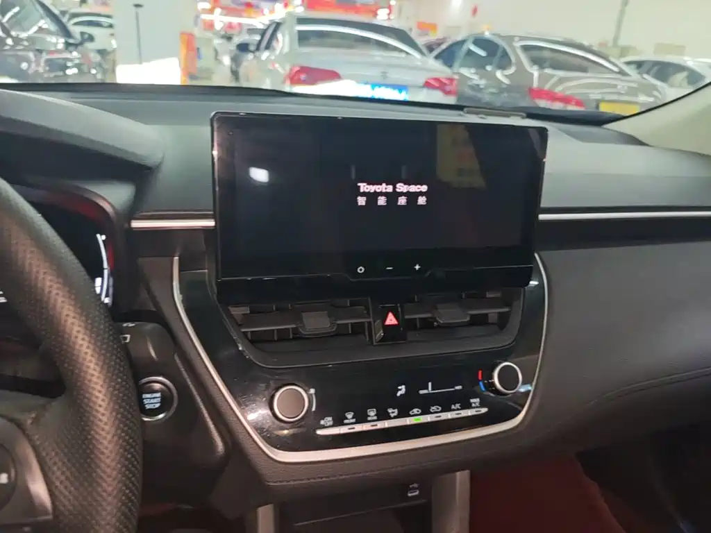 Toyota Corolla Cross — фото 13