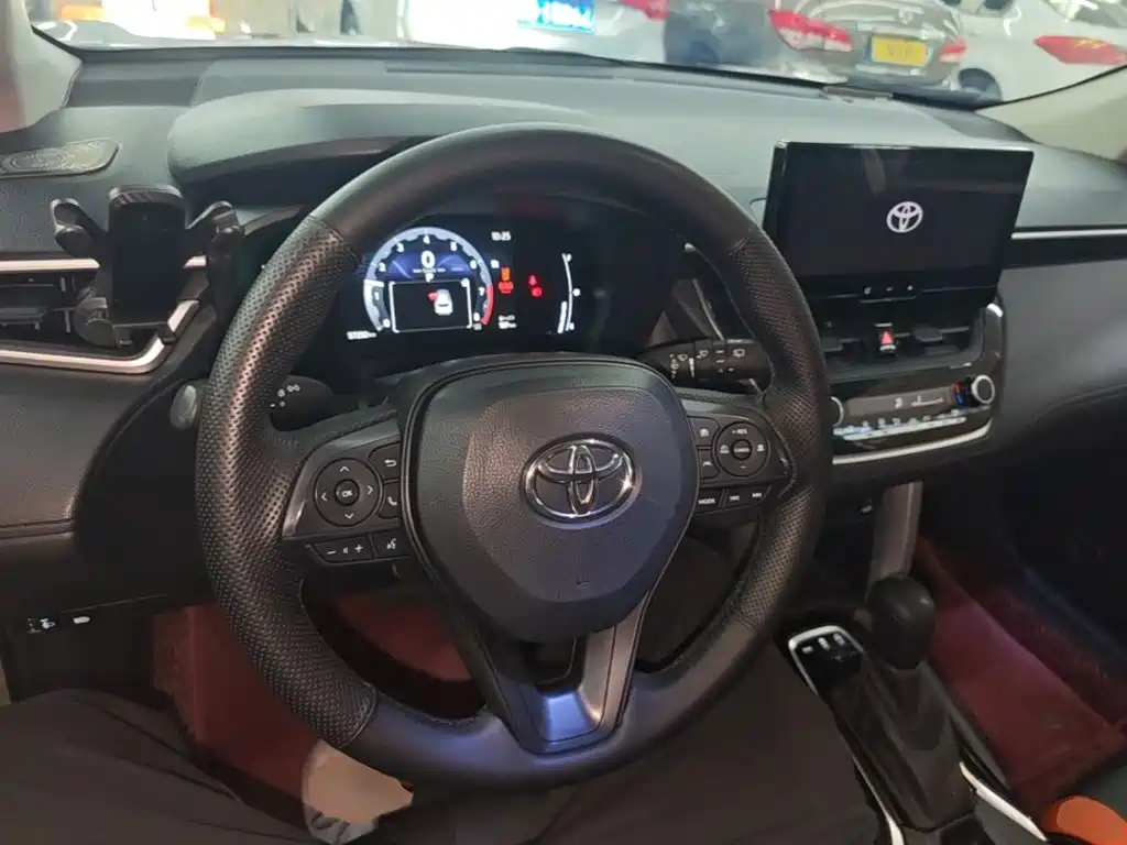 Toyota Corolla Cross — фото 10