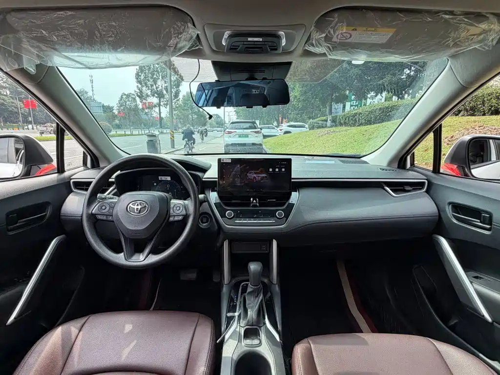 Toyota Corolla Cross — фото 13