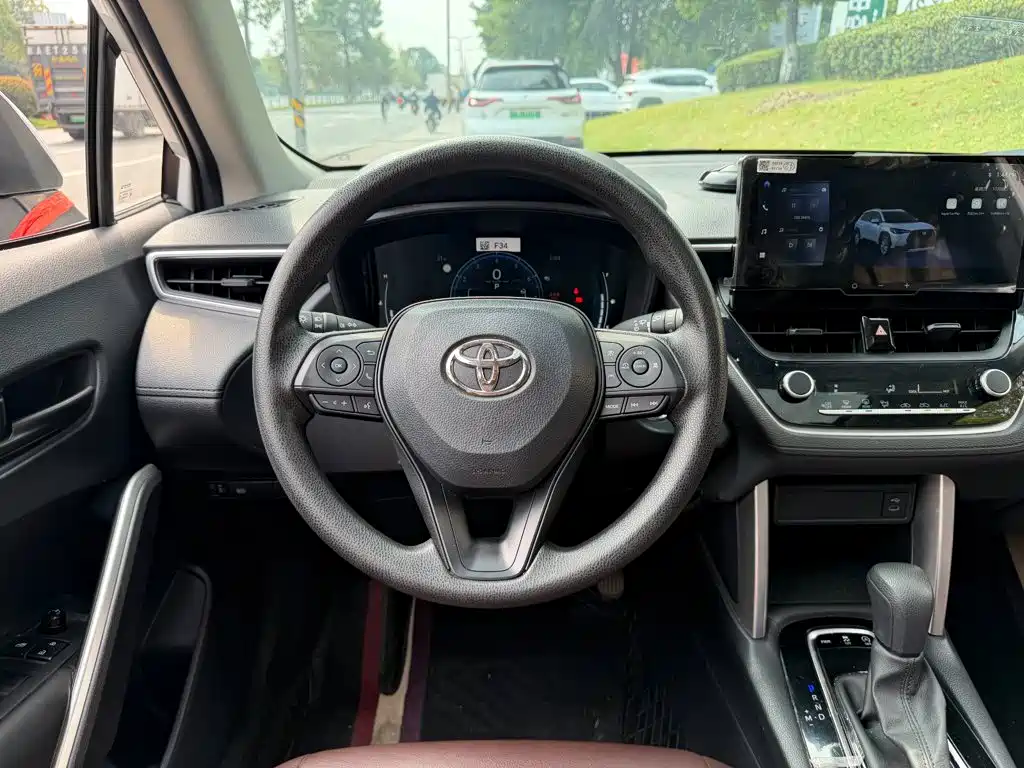 Toyota Corolla Cross — фото 14