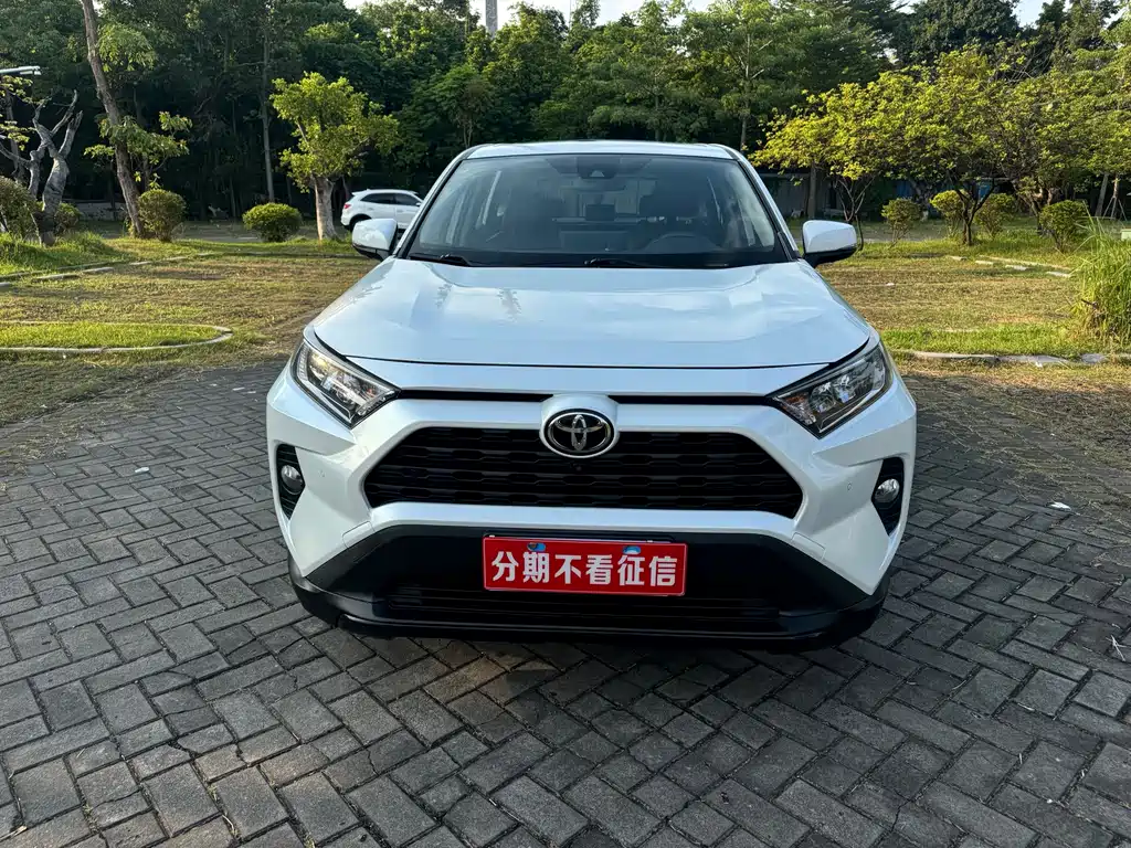Toyota RAV4 — фото 2