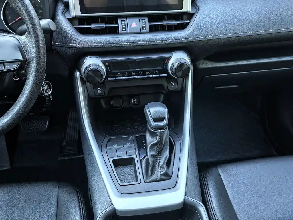 Toyota Wildlander — фото 10