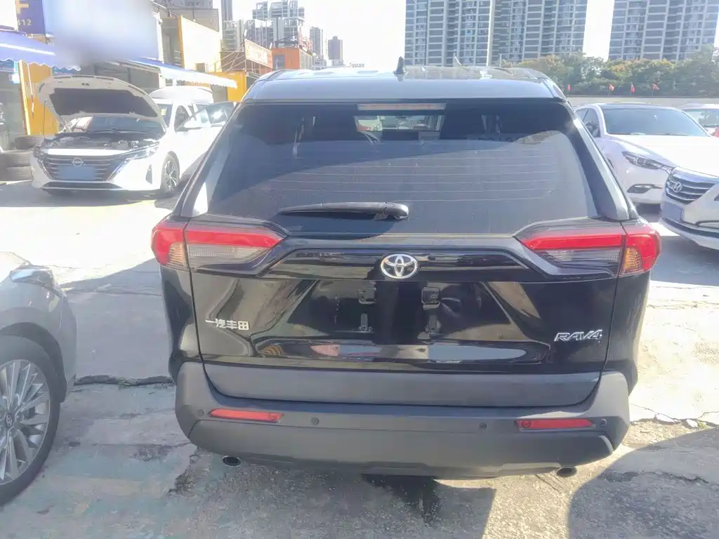 Toyota RAV4 — фото 4