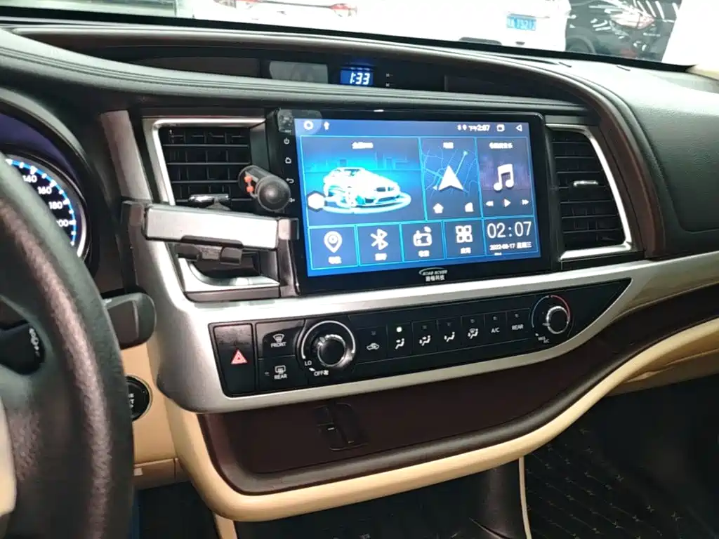 Toyota Highlander — фото 13