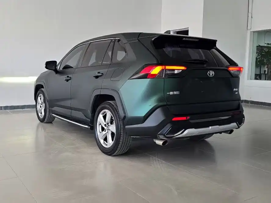 Toyota RAV4 — фото 4