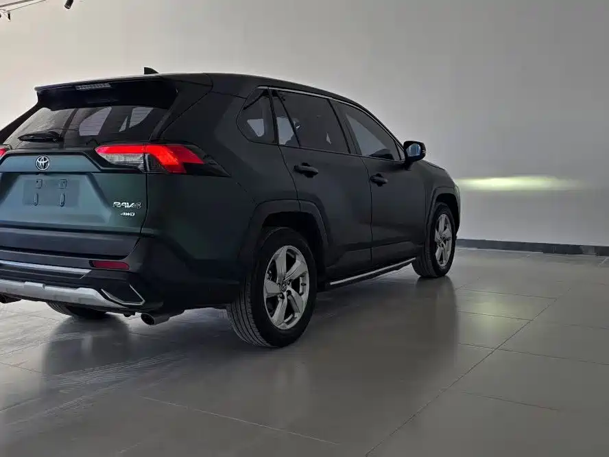 Toyota RAV4 — фото 6