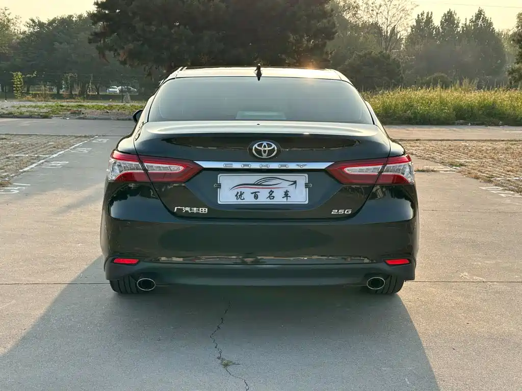 Toyota Camry — фото 5