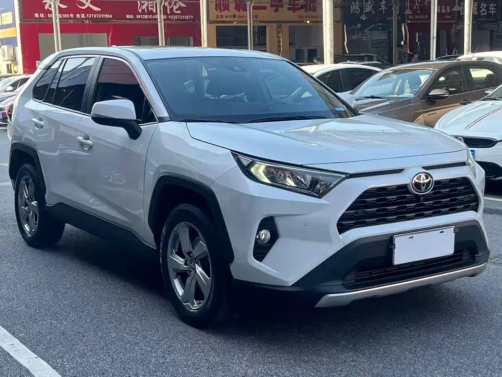 Toyota RAV4 — фото 3
