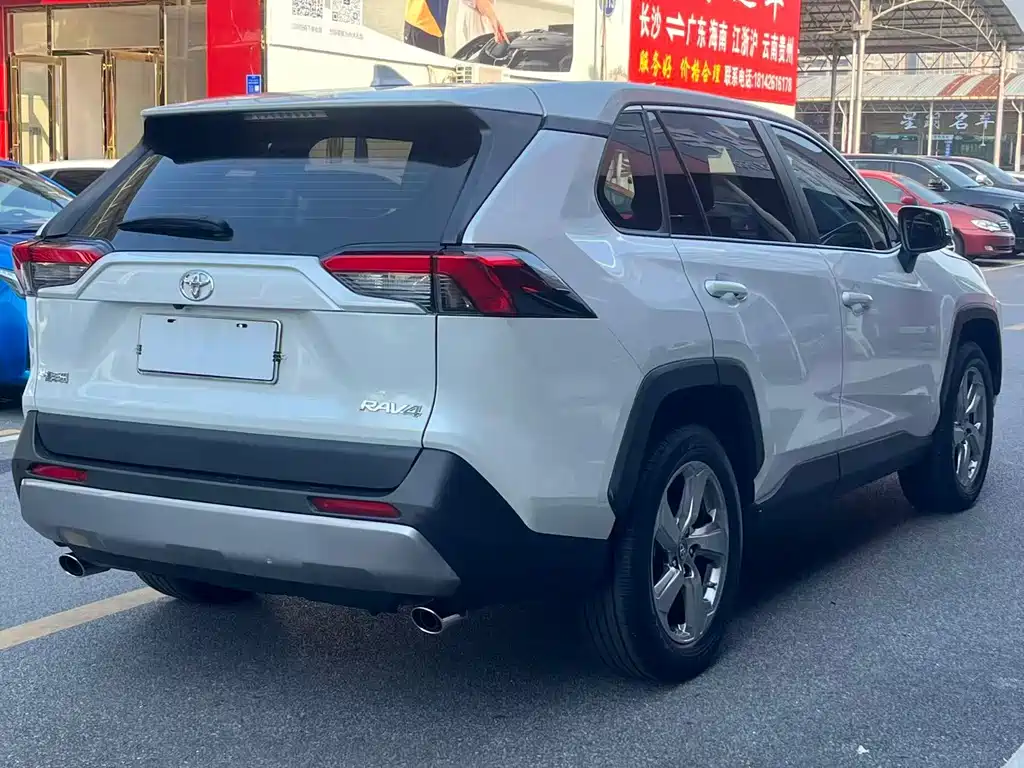 Toyota RAV4 — фото 4