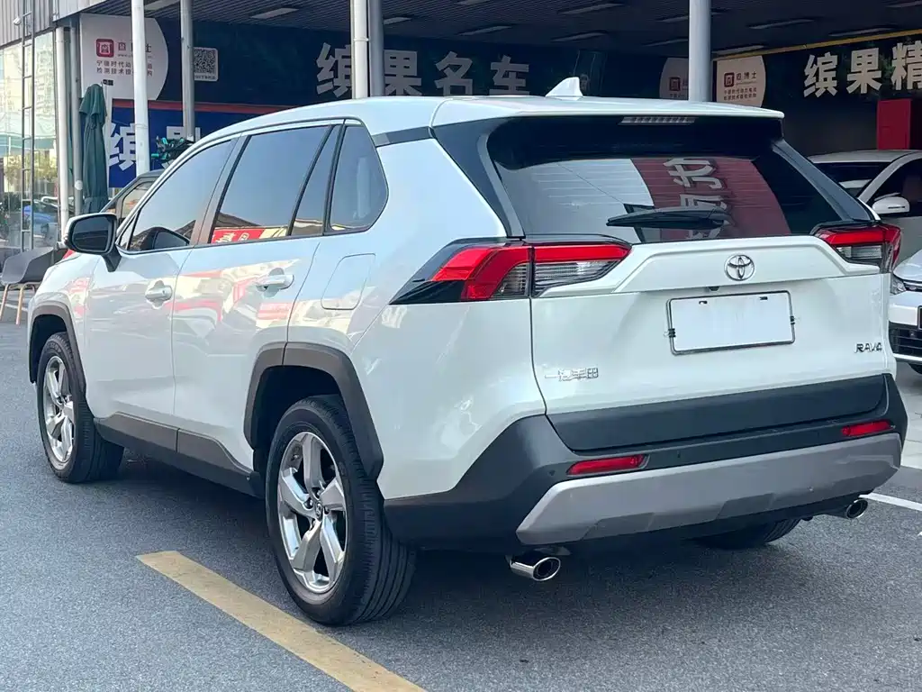 Toyota RAV4 — фото 6