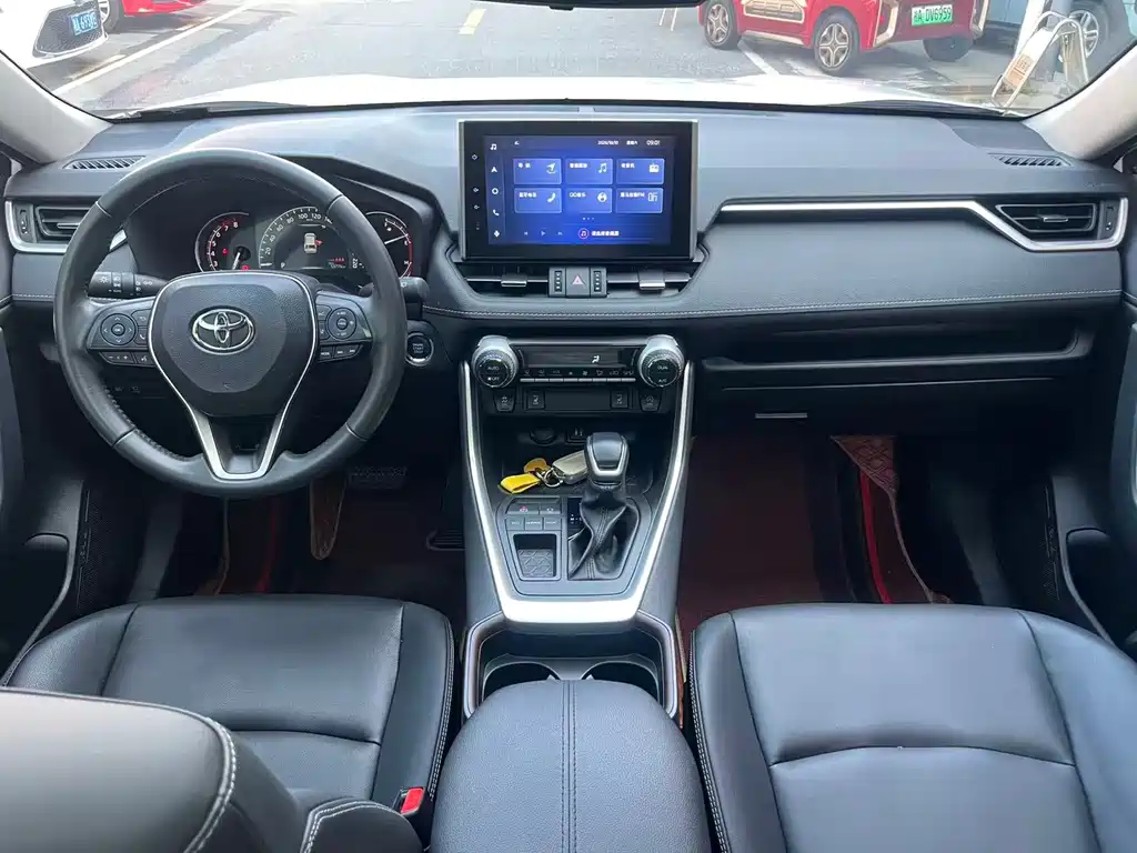 Toyota RAV4 — фото 10