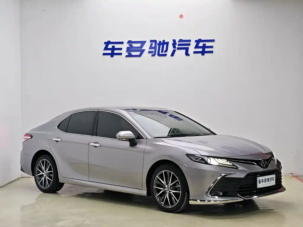 Toyota Camry — фото 3