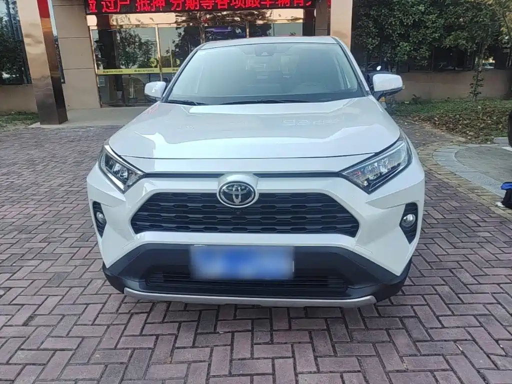 Toyota RAV4 — фото 3